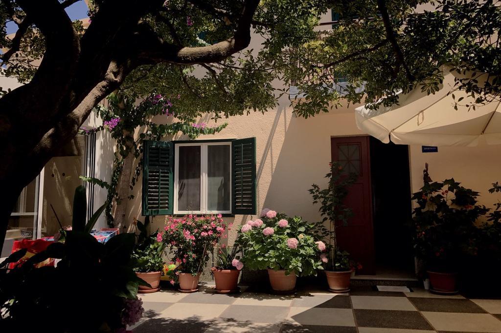Apartments And Rooms Tomas Podstrana Exterior photo