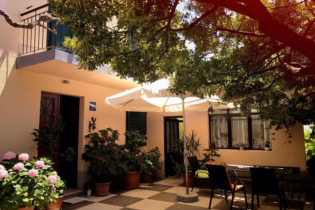 Apartments And Rooms Tomas Podstrana Exterior photo